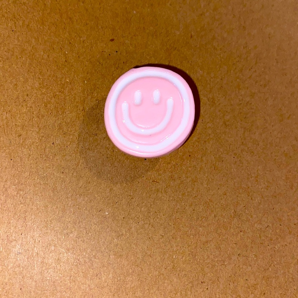 π6/$12π Plastic Smiley Face Croc Charm